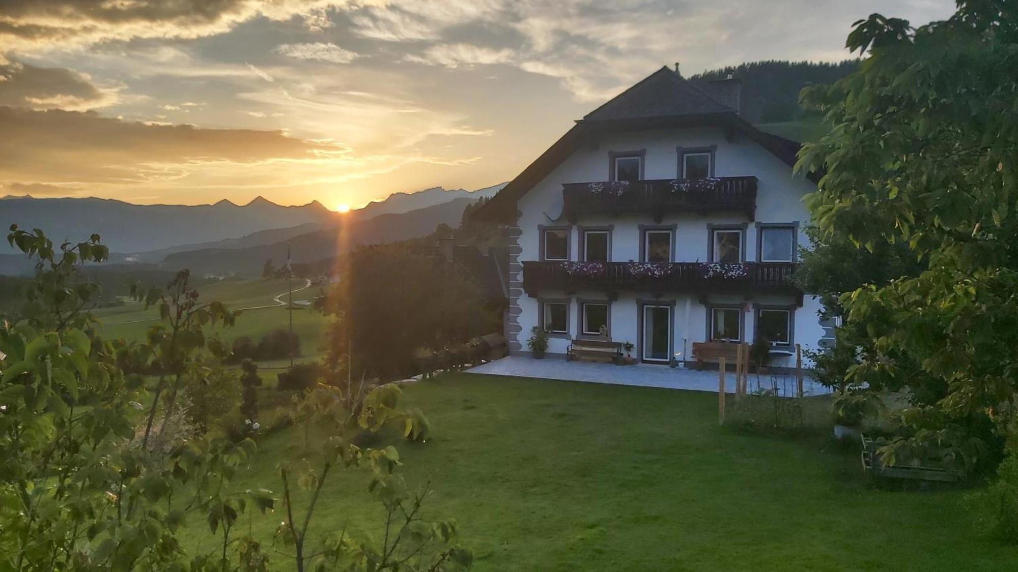 Schweizer Hof Apartment *